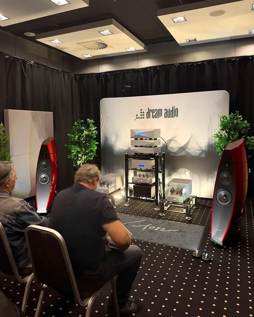 Audio Video Kino 2026 DreamAudio 展間,聽眾現場聆聽